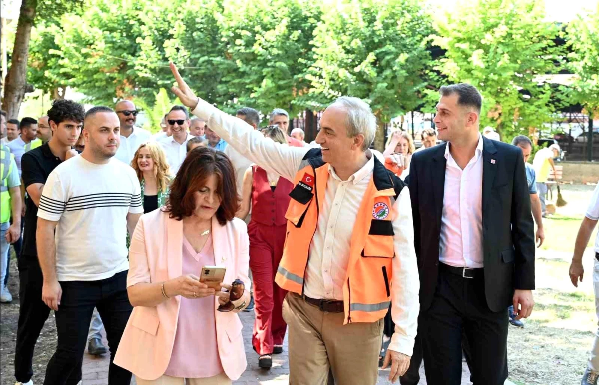 Kepez Belediye Başkanı Mesut Kocagöz, Zafer Mahallesi’ndeki Park ve Temizlik Çalışmalarını İnceledi